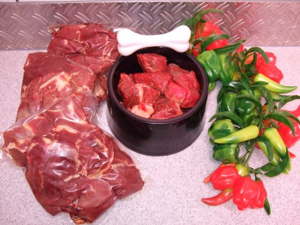 Frischfleisch vom Ross 2 kg Beutel in Stücken ( 1kg 5,90€)