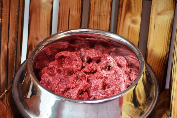 Frischfleisch vom Pferd fein gewolft